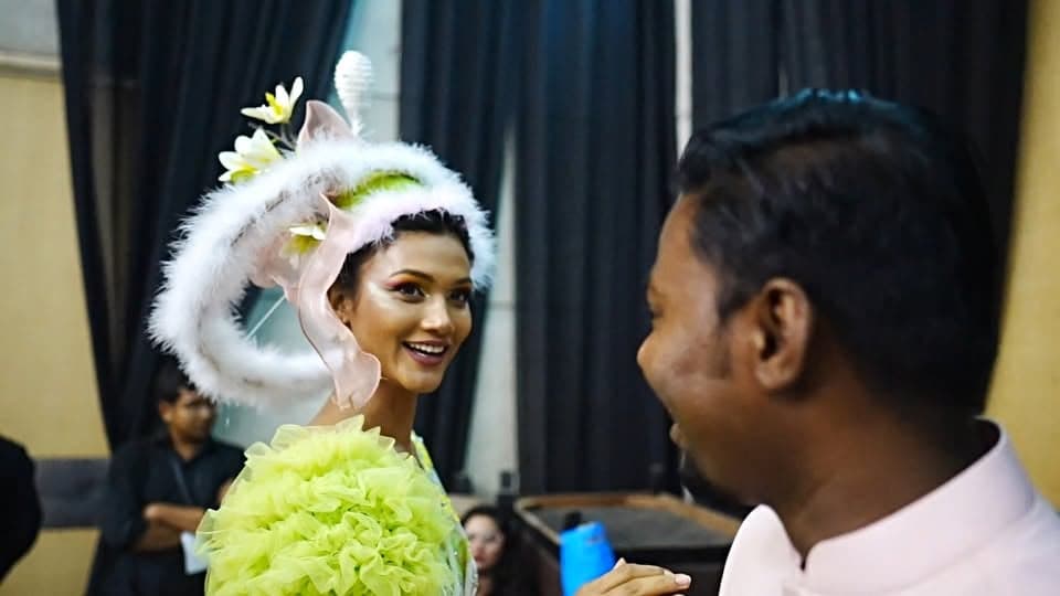 তাহসান খান, আরেফিন শুভ, রাফসান, সুনেরাহ, রিদি শেখ সহ আরও অনেক ফেভারিট স্টারদের নিয়ে একটা গর্জিয়াস শো হোস্টিং এর এক্সপেরিয়েন্স নিয়েই আজকের ভ্লগ! 
