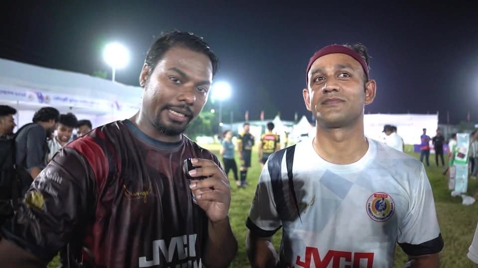 কেমন ফুটবল খেলে কন্টেন্ট ক্রিয়েটররা? সুমন ভাই কি আসলেও জাল ছিঁড়ে গোল দেয়?  এই ভ্লগে পুরো টিমের সাথে থেকে দেখে ফেলেন পুরো টুর্নামেন্টের সবগুলো ম্যাচ আর টিম ডাগআউটের সব আড্ডা! 